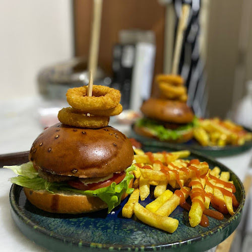 Efsane chicken street - Gastronomi ve konaklama