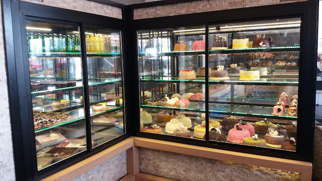Opinii despre Sarı Fırın Pasta Cafe în Maltepe - Gastronomi ve konaklama