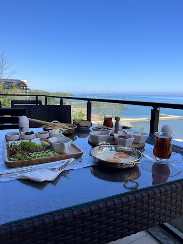 Opinii despre Tsira Cafe/Konaklama în Yomra - Gastronomi ve konaklama