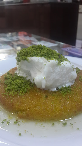 Opinii despre Erdemoğlu Nuri Usta Baklava Künefe Dondurma Salonu în Erdemli - Gastronomi ve konaklama