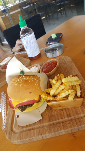 Cafe 85 Burger - Gastronomi ve konaklama