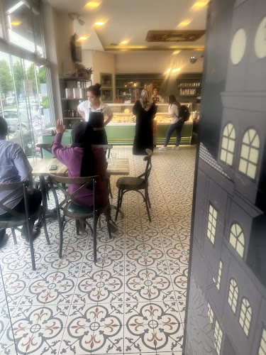 Göynüklü Ömer Usta Dondurmaları Bosna Caddesi - Adapazarı