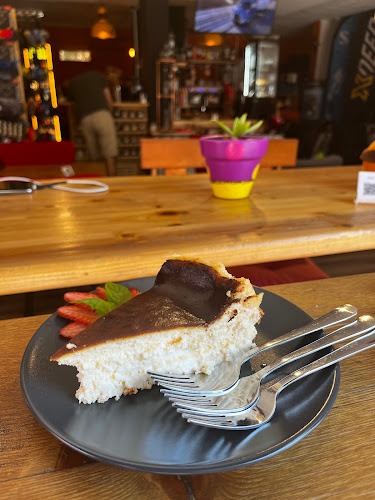 Opinii despre Giant Stride Shop & Cafe & Bar în Kaş - Gastronomi ve konaklama