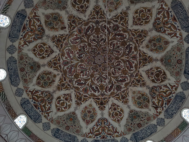 Üç Şerefeli (Burmalı) Camii Çay Bahçesi - Gastronomi ve konaklama