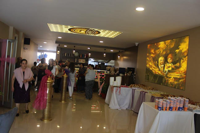 Cafe Z Bistro & Lounge - Gastronomi ve konaklama