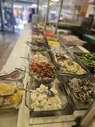 Köfteci Ramiz Alsancak - Gastronomi ve konaklama