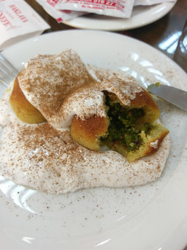 Comentarii opinii despre Erdemoğlu Nuri Usta Baklava Künefe Dondurma Salonu