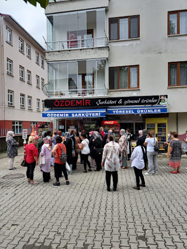 Opinii despre Özdemir şarküteri în Arhavi - Gastronomi ve konaklama