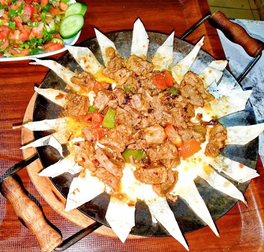 Pera Cafe Restaurant - Gastronomi ve konaklama