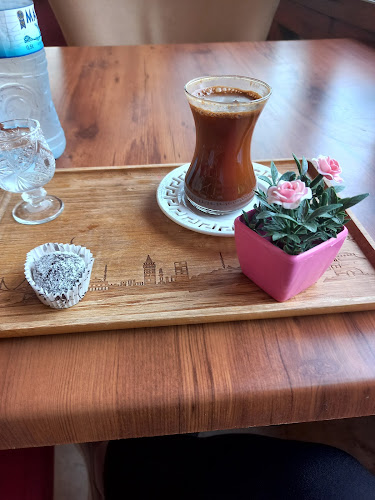 Comentarii opinii despre Edem Pastanesi & Kafe