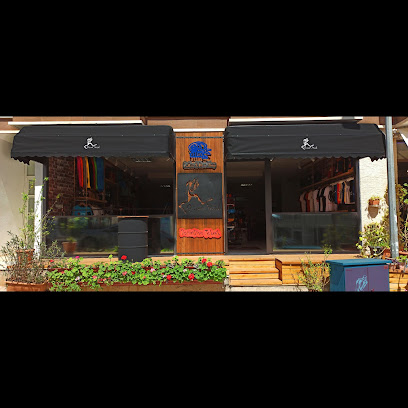 Giant Stride Shop & Cafe & Bar