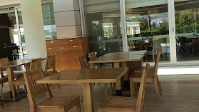 Loca Restaurant Cafe & Bar