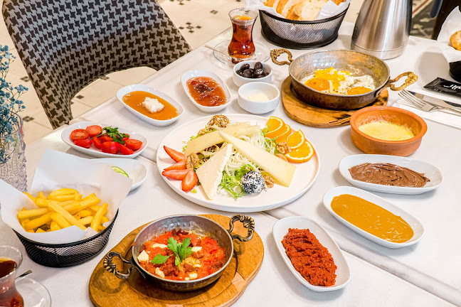 Ataköy 2-5-6. Kısım, Adnan Kahveci Blv. Ataköy APlus Alışveriş Merkezi No: 3 Kat: 1 Daire: 17, 34158 Bakırköy/İstanbul