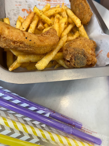 Opinii despre Juste Fried Chicken în Beyoğlu - Gastronomi ve konaklama