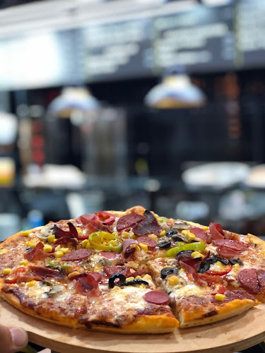 Opinii despre Bella Mia Pizza &Tat Da Gör Döner în Küçükçekmece - Gastronomi ve konaklama