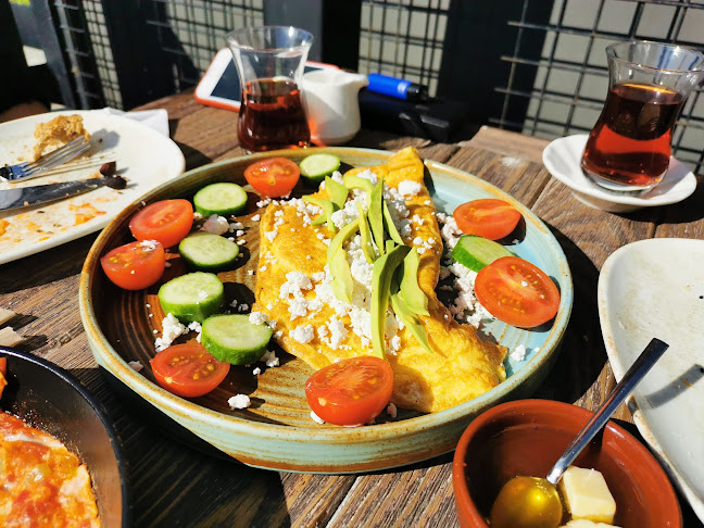 LUANA - Gastronomi ve konaklama