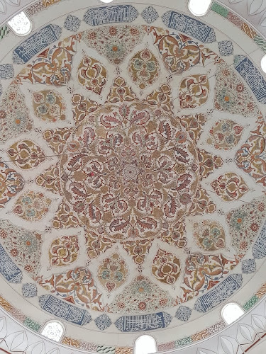 Comentarii opinii despre Üç Şerefeli (Burmalı) Camii Çay Bahçesi