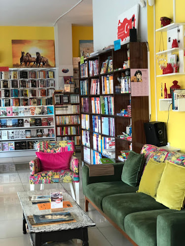 Opinii despre Efe Kitap Kafe Burhaniye în Burhaniye - Gastronomi ve konaklama