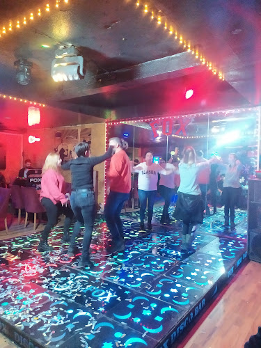 Fox Bar - Gastronomi ve konaklama