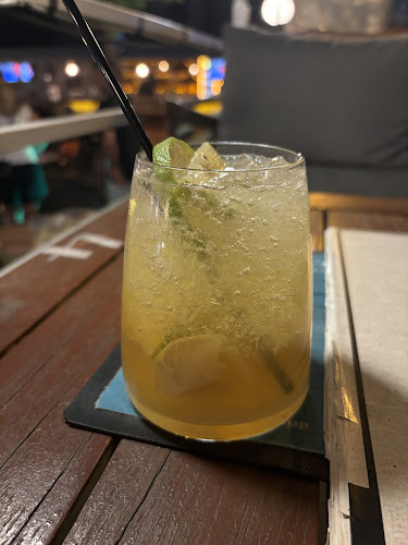 Opinii despre Oh Yes Cocktail Bar în Fethiye - Gastronomi ve konaklama