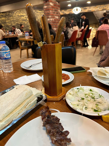 yegör cağ kebap - Gastronomi ve konaklama