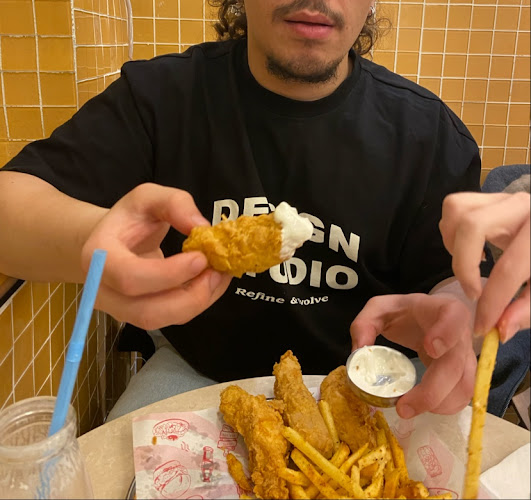 Opinii despre Juste Fried Chicken în Beyoğlu - Gastronomi ve konaklama