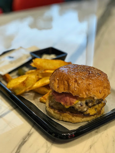 Comentarii opinii despre Burger black