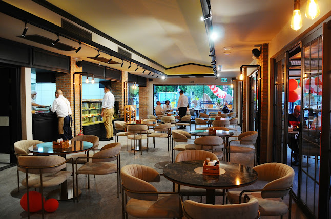 Opinii despre central cafe restaurant în Fethiye - Gastronomi ve konaklama