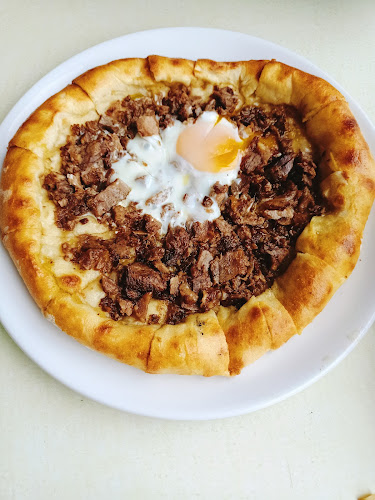 Gresta Pide - Gastronomi ve konaklama