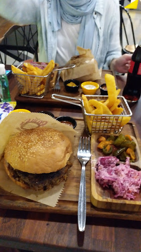 Mustafa Gümüş Damla Caddesi, 63001 Sokak Gül Apt. B Blok Zemin, 01120 Seyhan, Türkiye