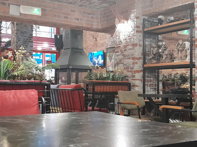 Cafe Four FM - Gastronomi ve konaklama