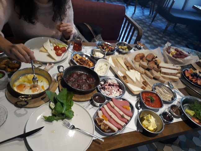 Opinii despre Grey 1979 Cafe Brasserie în Balıkesir - Gastronomi ve konaklama