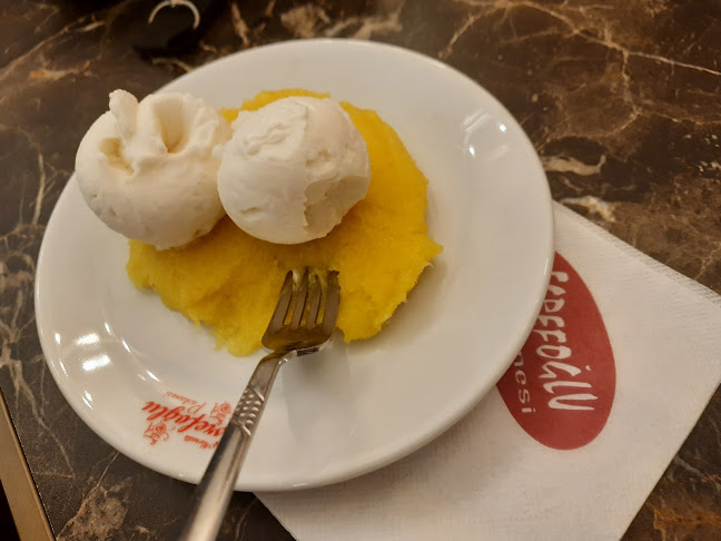 Eşrefoğlu Pastanesi