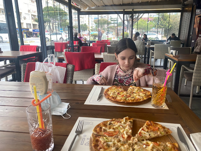 Izzy's Restaurant Cafe & Bar - Gastronomi ve konaklama