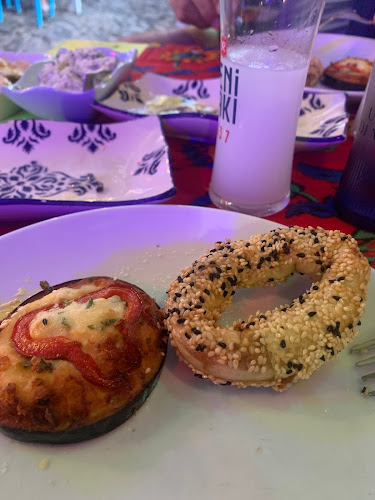 Ela Meyhane - Gastronomi ve konaklama