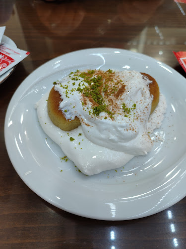Erdemoğlu Nuri Usta Baklava Künefe Dondurma Salonu - Gastronomi ve konaklama