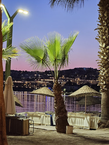 Denny's Ala Carte Restaurant - Gastronomi ve konaklama