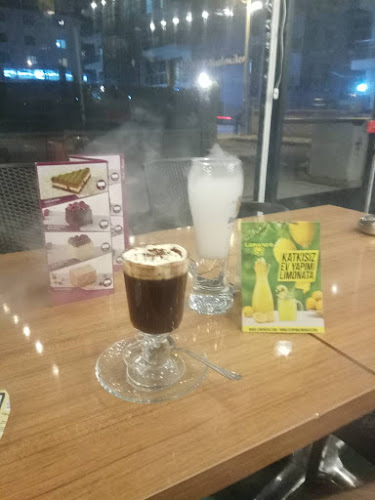 Opinii despre Lindos Cafe în Çiğli - Gastronomi ve konaklama