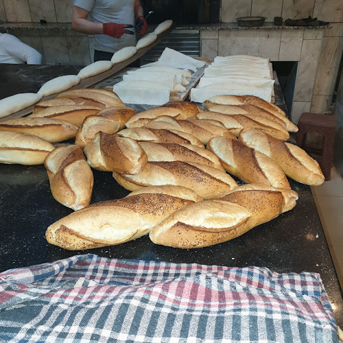 Opinii despre Sarı Fırın Pasta Cafe în Maltepe - Gastronomi ve konaklama