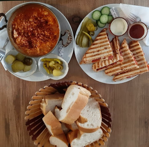 Opinii despre Pusula fırın Cafe în Karabağlar - Gastronomi ve konaklama