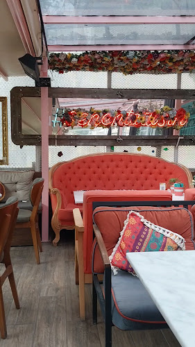 Le Profitti Coffee - Gastronomi ve konaklama