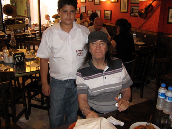 Ayvalık Paşa Çorba ve zeytinyagli ev yemekleri salonu - Gastronomi ve konaklama