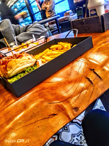 Opinii despre Reina Bi Lounge în Sultangazi - Gastronomi ve konaklama