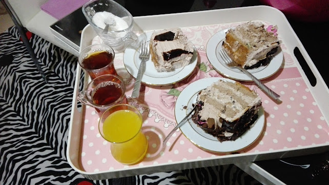 Mavi Ay Kıraathanesi