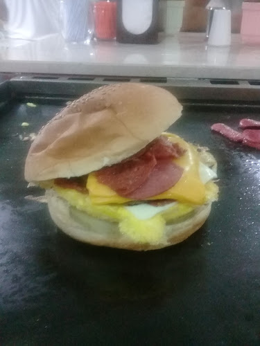 Opinii despre Yaşar Burger în Didim - Gastronomi ve konaklama