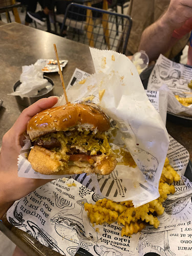 Ohannes Burger Mavişehir Hilltown - Gastronomi ve konaklama