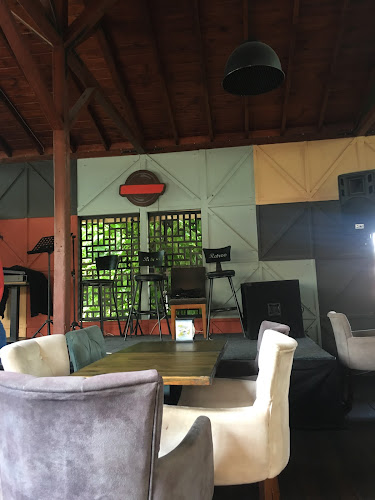 Comentarii opinii despre Retroo Cafe Lounge Bar