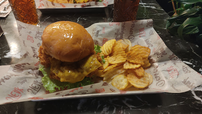 Fatih Sultan Mehmet, meydan avm, 34771 Ümraniye/İstanbul