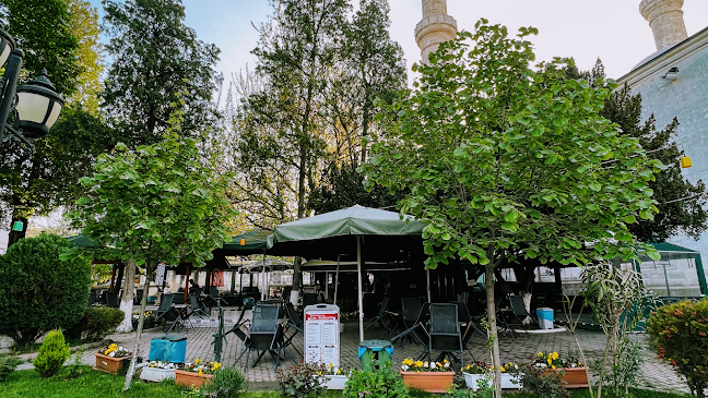 Üç Şerefeli (Burmalı) Camii Çay Bahçesi - Gastronomi ve konaklama