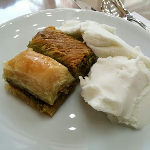 Özmaras Maraş Dondurma Salonu